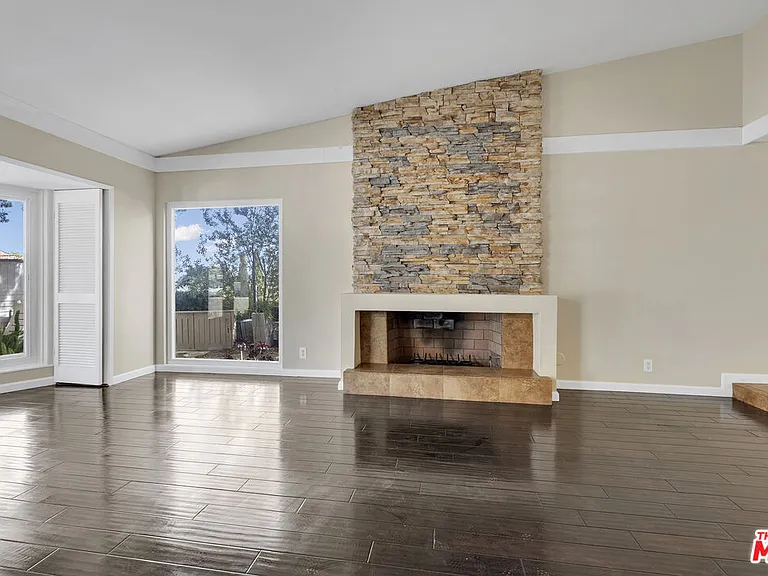 26572 Academy Dr — Photo 11