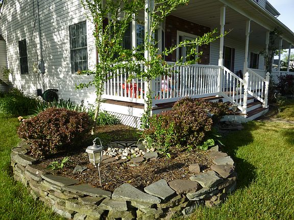 Front corner garden