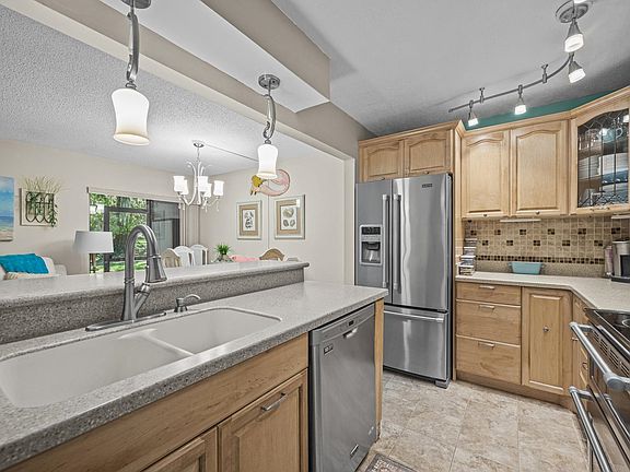 5th image of 37 Alcira Ct