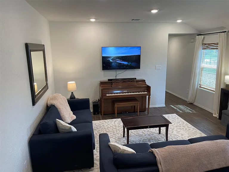 125 Calgary Ln — Photo 5
