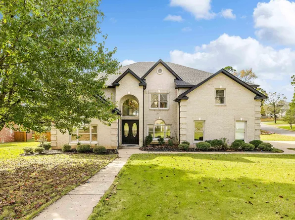 101 Noyant Dr, Little Rock, AR 72223
