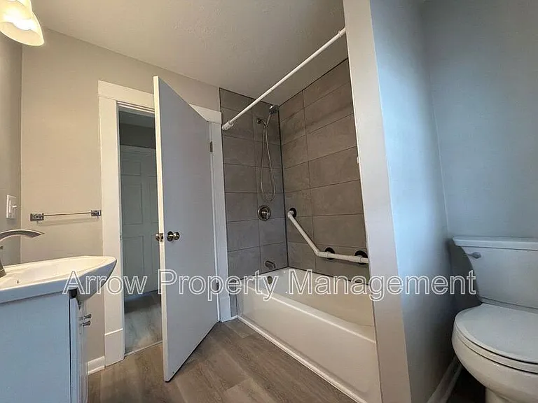 136 N 27th St #2 — Photo 9
