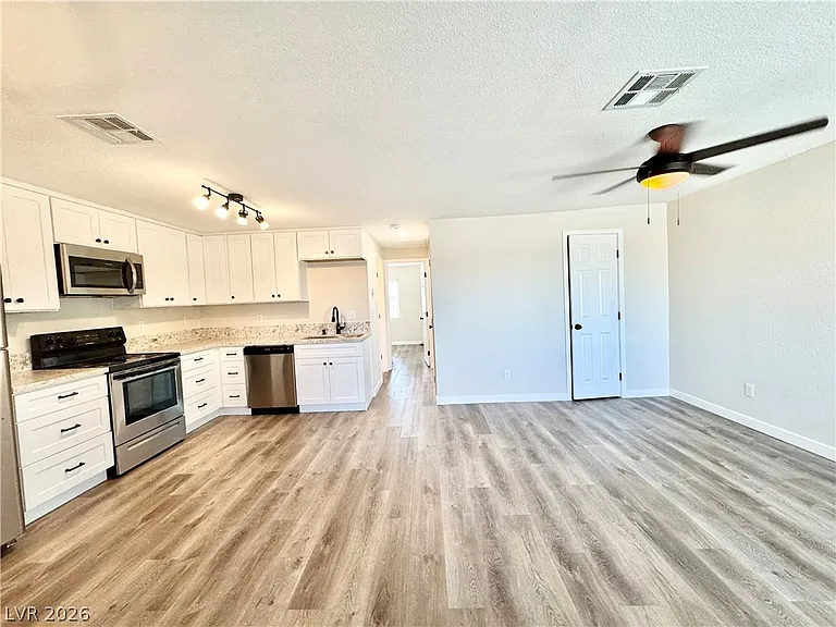 2081 S Dandelion St #3 — Photo 2
