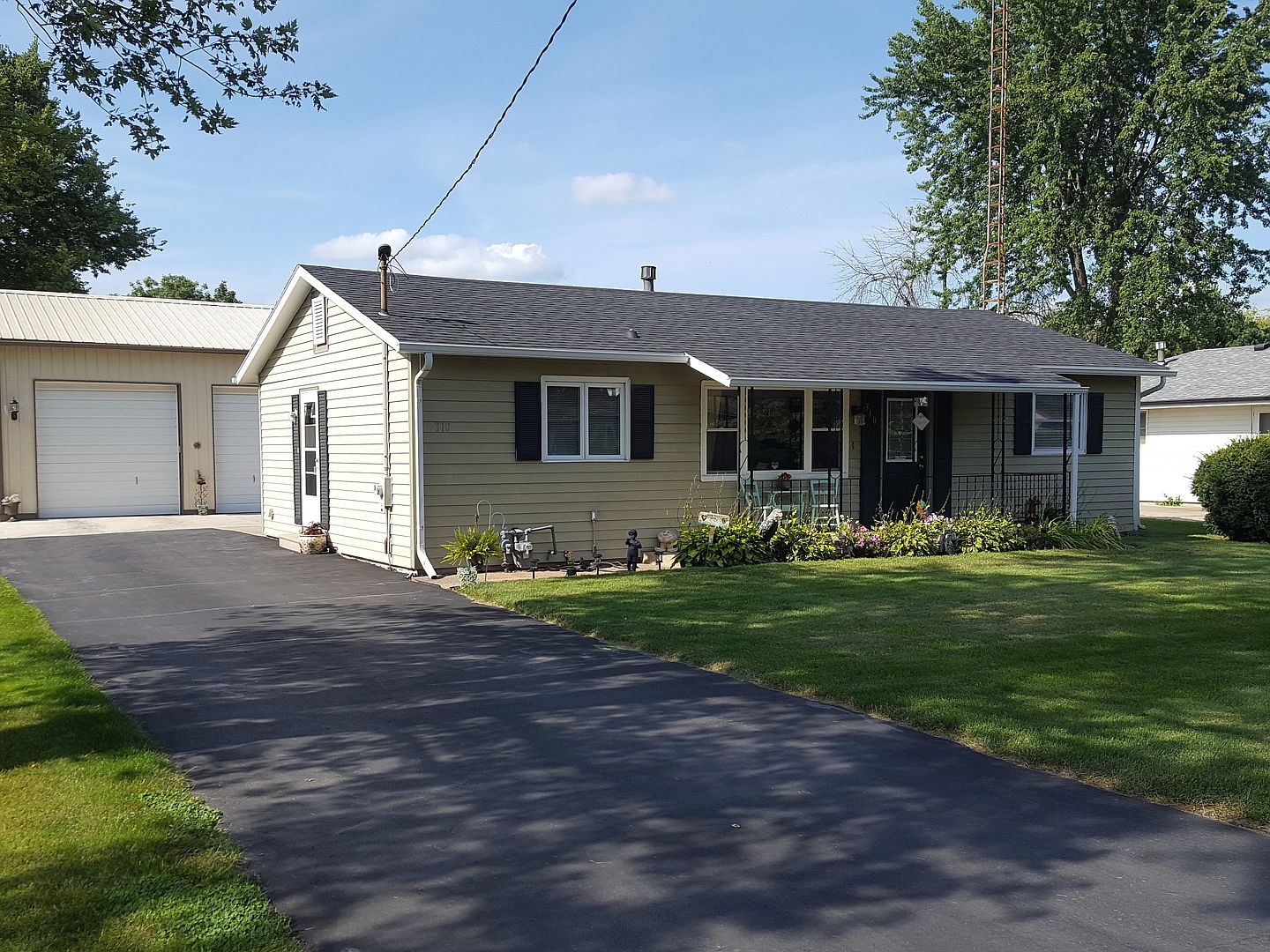 310 Water St, Earlville, IL 60518 Zillow