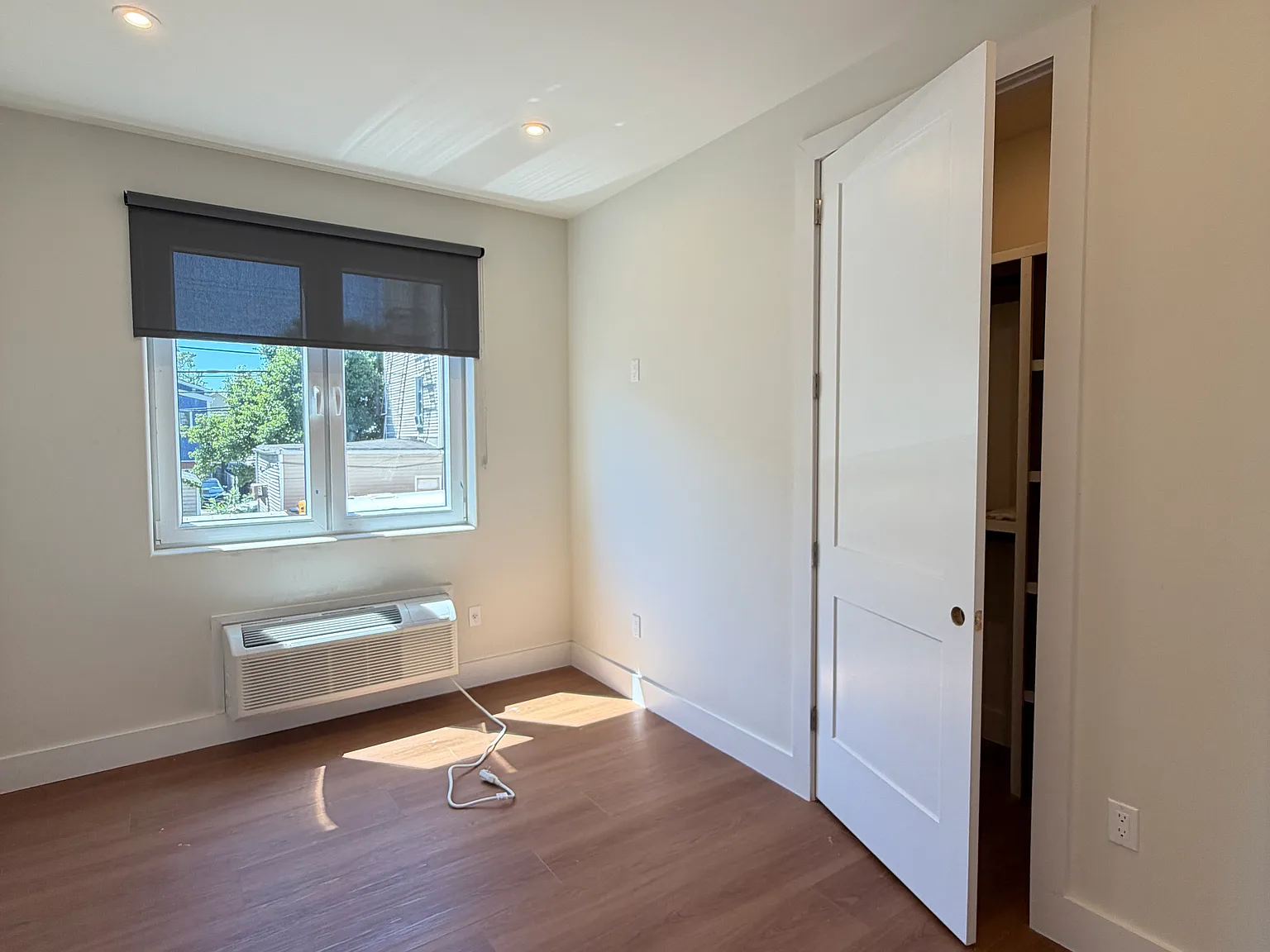 3 bed, 1375 sqft, $3,650 — Photo 2
