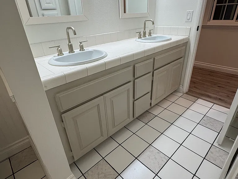 2620 Elden Ave — Photo 12