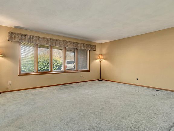 5th image of 8033 Tollview Ln