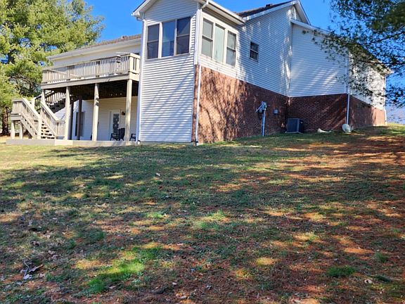 3rd image of 225 Deerwood Dr