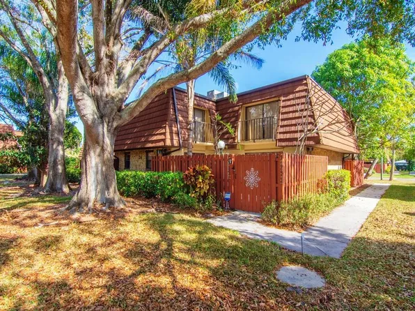 1458 N Lawnwood Circle #24b, Fort Pierce, FL 34950