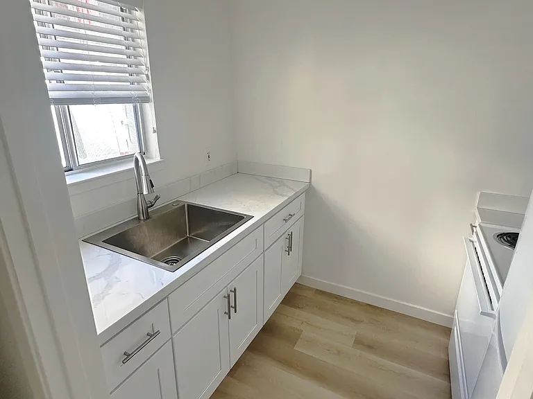 2435 Haste St #6-A — Photo 6