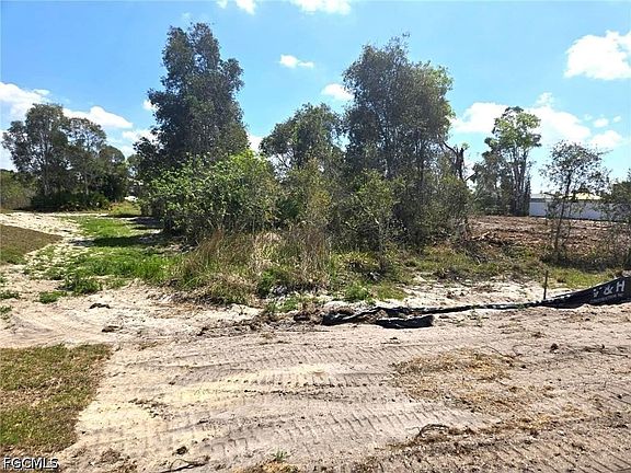3rd image of 811 Bell Blvd S