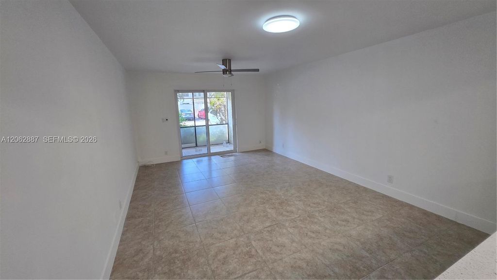 255 S Cypress Rd APT 307, photo 5