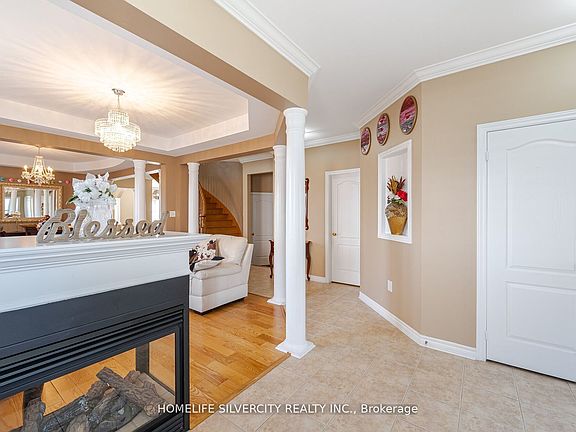 2nd image of 14 Oakhaven Rd