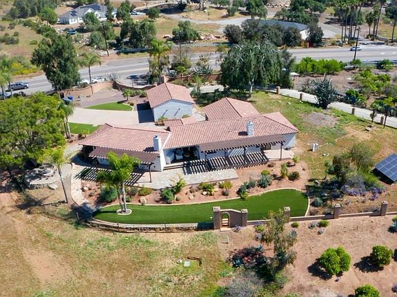3rd image of 3369 Dehesa Rd