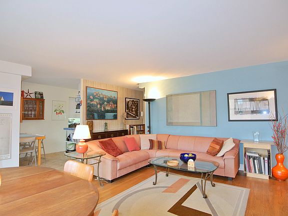 3rd image of 90 La Salle St APT 20A