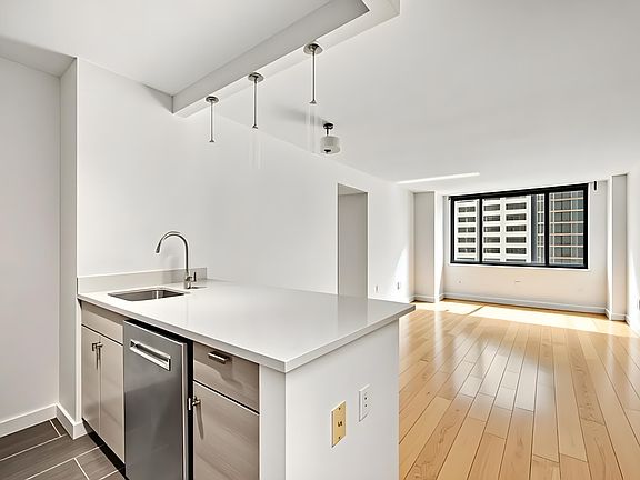 5th image of 200 Rector Pl APT 26L