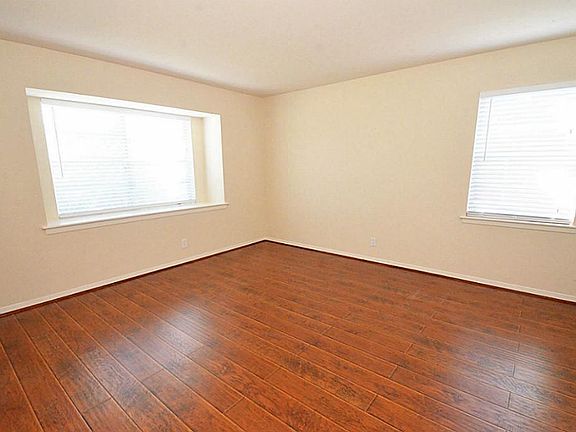 4th image of 817 Shetland St