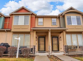 929 N Farmington Xing, Farmington, UT 84025
