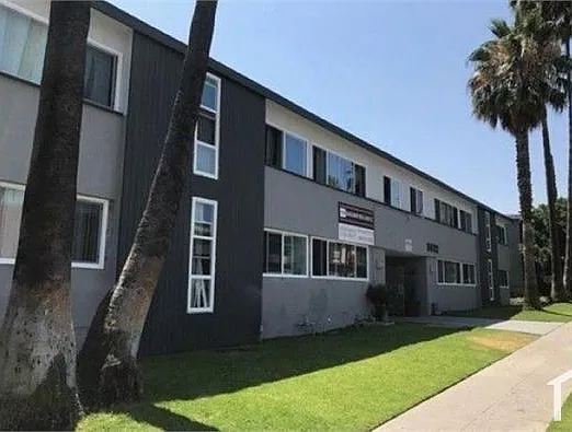 1 bed, 792 sqft, $1,993 — Photo 2