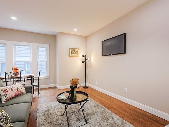 5th image of 11 Watson St #1