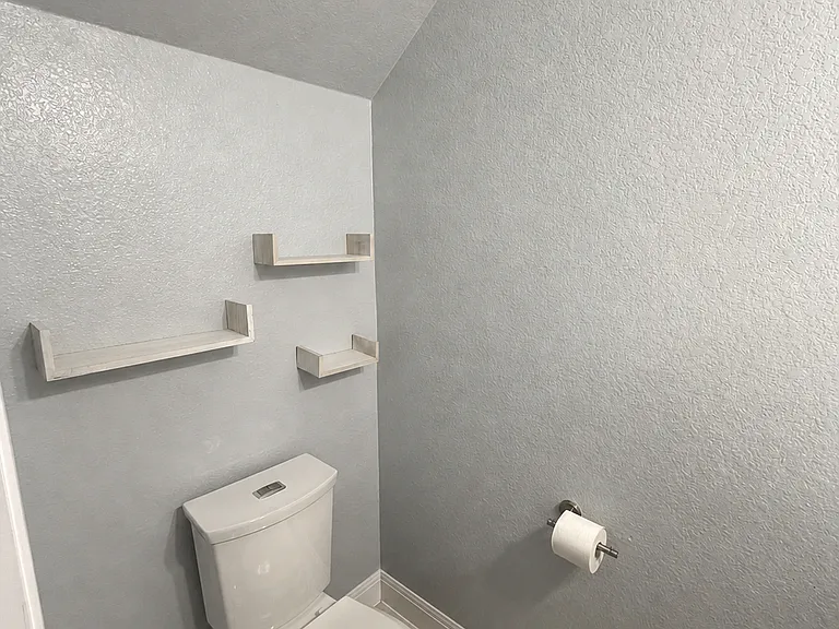 2536 Crenshaw Dr — Photo 15