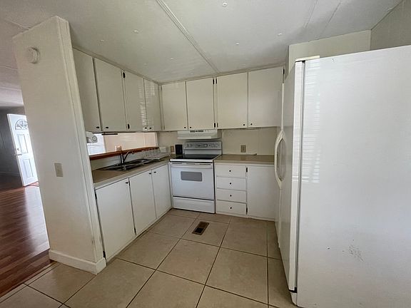 2nd image of 962 Mango Dr