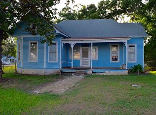 815 Wolters Ave, Schulenburg, TX 78956
