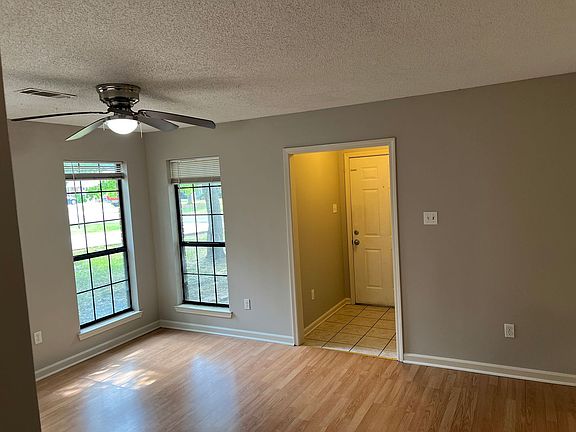 4th image of 2135 Raintree Dr