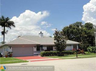 9711 N Oak Knoll Cir, Davie, FL 33324