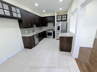 8 Wimbledon Ct, Whitby, ON L1P 0B4