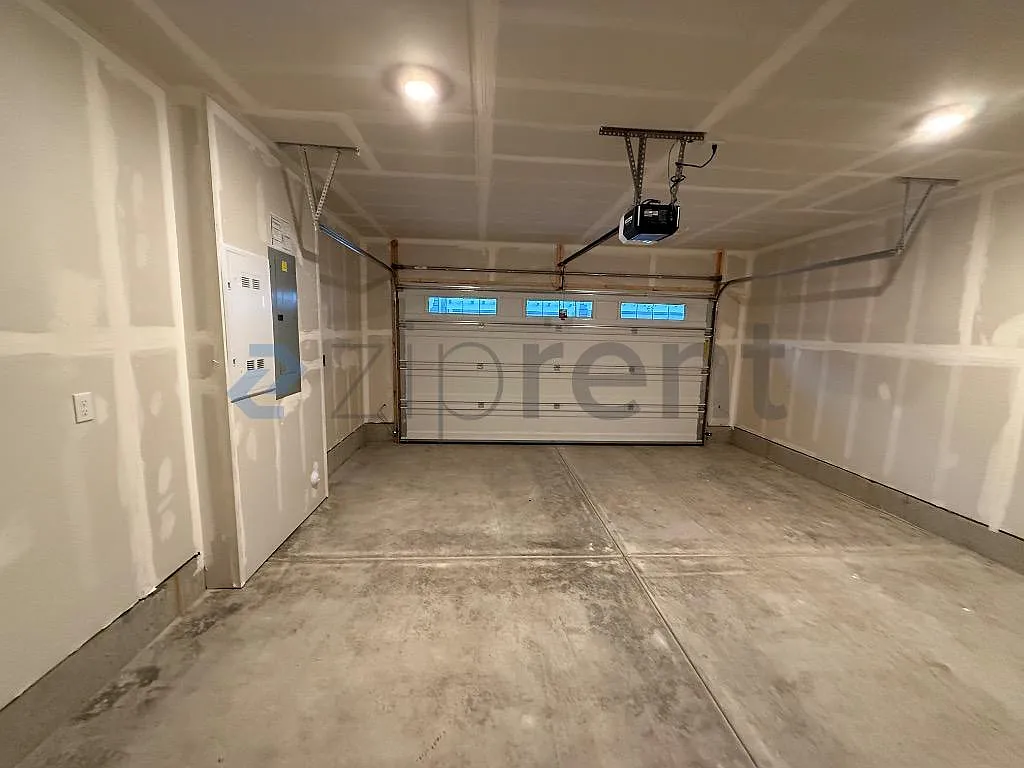 3 bed, 3.5 bath, 1626 sqft, $3,150 — Photo 4