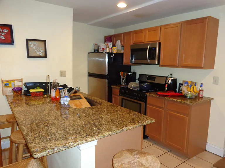 142 Conarroe St — Photo 4