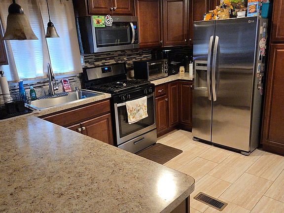 5th image of 2701 Goethals Road N #H4