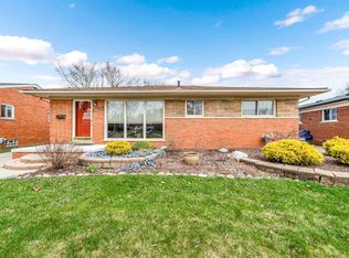 17835 N Wind Dr, Fraser, MI 48026