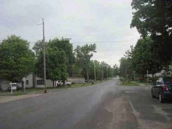 Exterior Neighborhood (street photo)