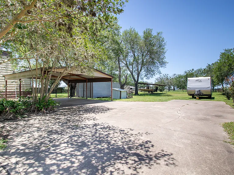 108 Russell Rd — Photo 13