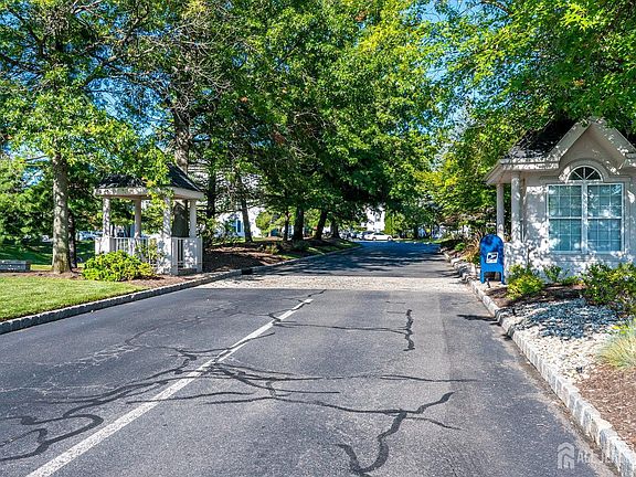 4th image of 434 Waterford Dr