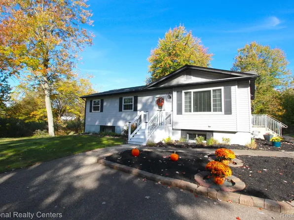 2640 W Clarkston Rd, Lake Orion, MI 48362