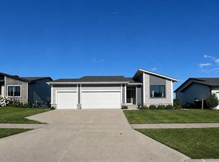 1812 Roebling Rd, Adel, IA 50003