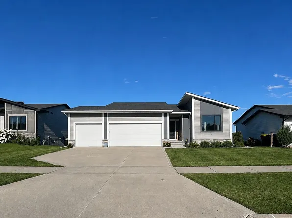 1812 Roebling Rd, Adel, IA 50003