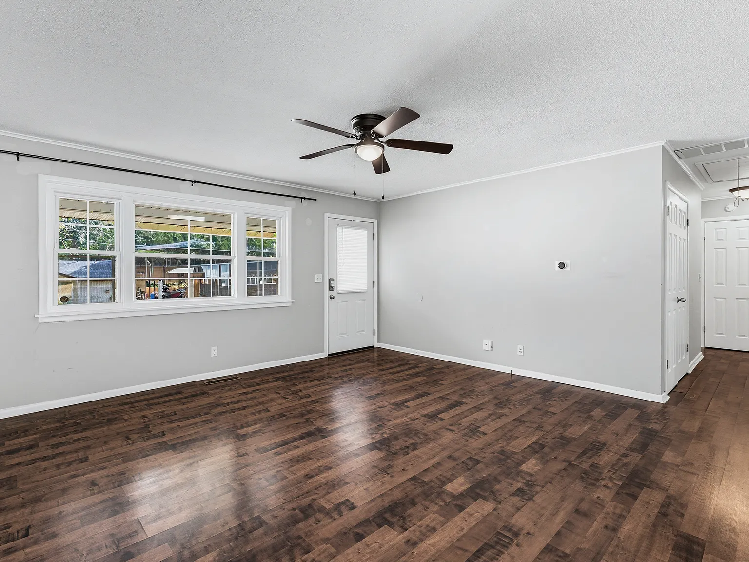 2324 W Holly St — Photo 3