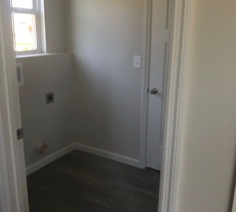 4th image of 343 Waterford Ct