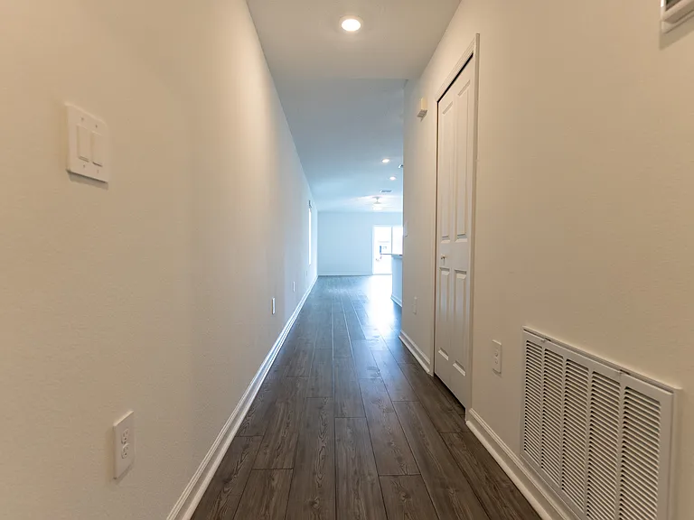 8414 SW 41st Cir — Photo 4