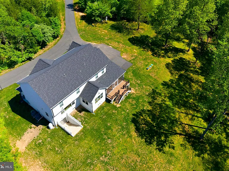 301 Kingdom Dr — Photo 25