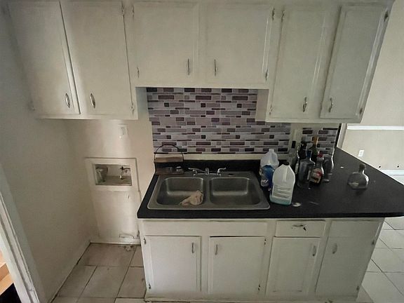 3rd image of 559 Gainsville Ave