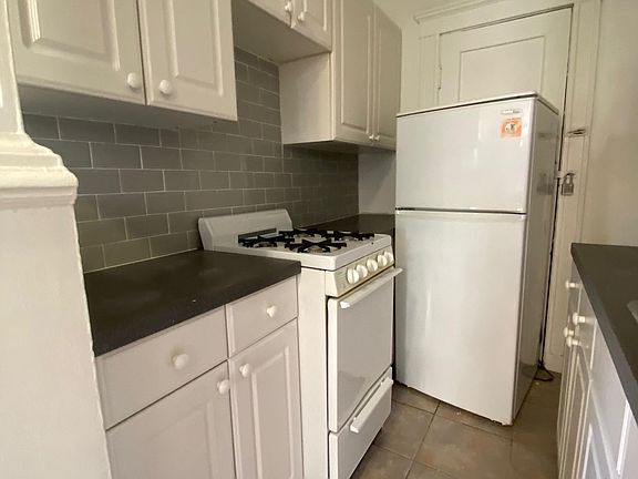 5th image of 121 Park Dr APT 14A