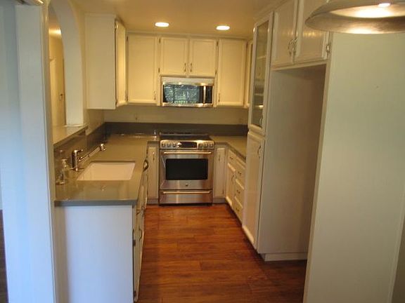 5th image of 4040 Eastwood Village Ln