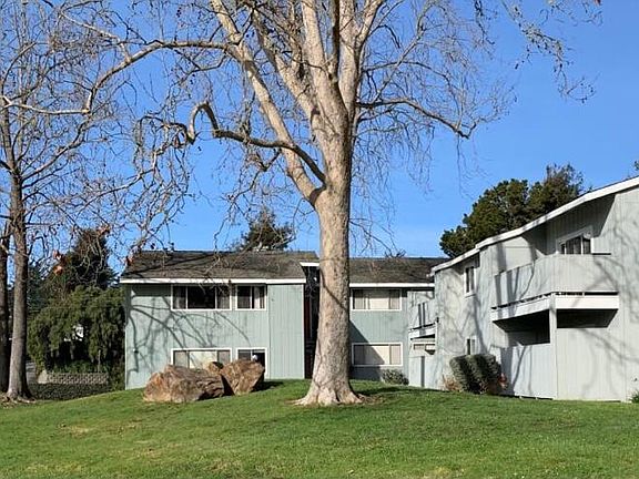 5th image of 2333 Portola Dr APT 1
