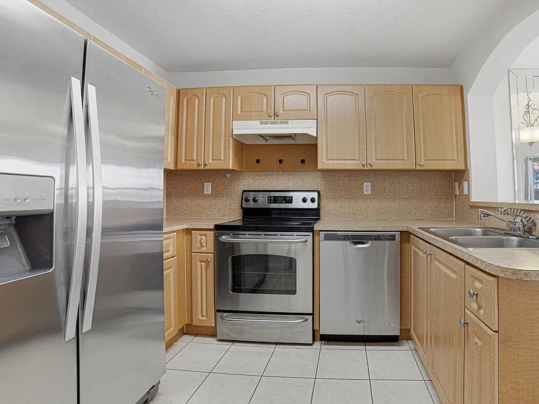 765 SW 107th Ave #2303 — Photo 4