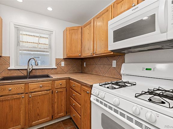 5th image of 2600 Olive Street